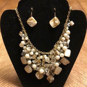 🛍Charming Charlie statement necklace &earring set